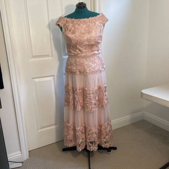 Tadashi Shoji  Pink Lace  Tea Length Dress - Size 12 - Picture 4 of 5